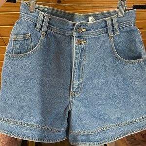 Vintage No Boundaries highrise shorts